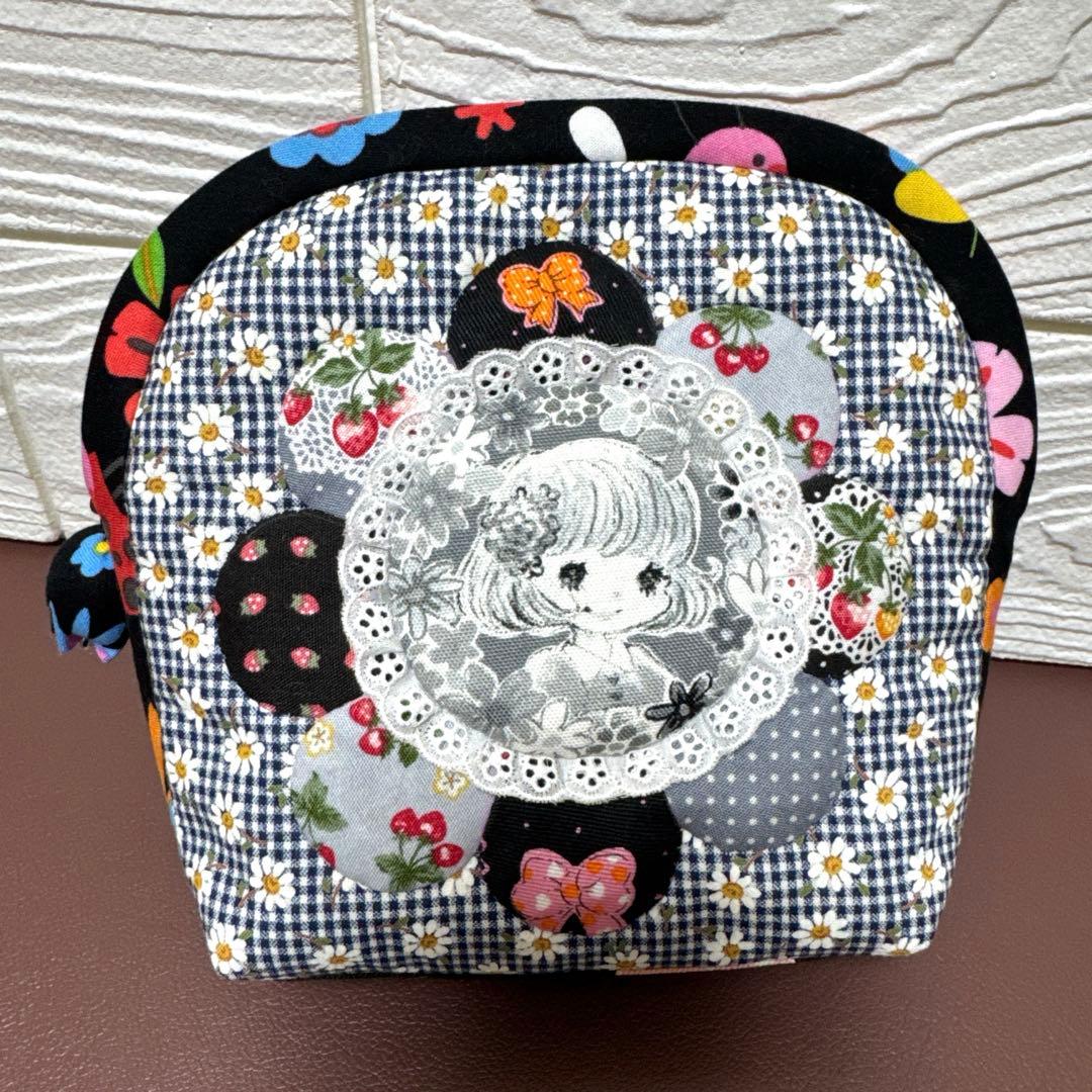 ウサギ様・ロマンズアイタペストリー1点・ポーチ1点