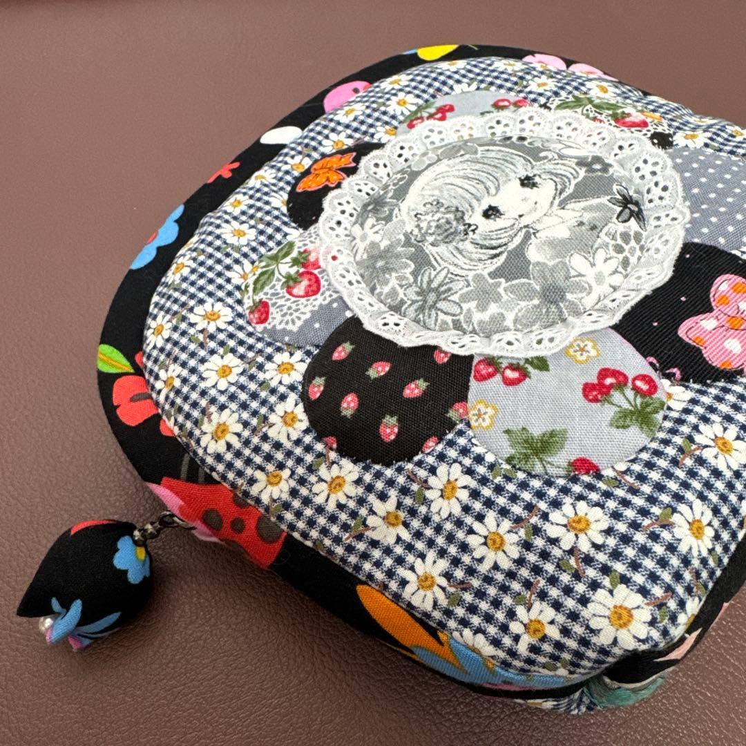 ウサギ様・ロマンズアイタペストリー1点・ポーチ1点