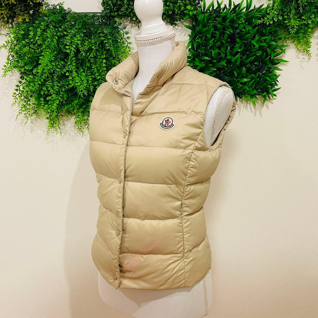 ⭐️モンクレール ダウンベスト 胸元ロゴワッペン インナーダウン