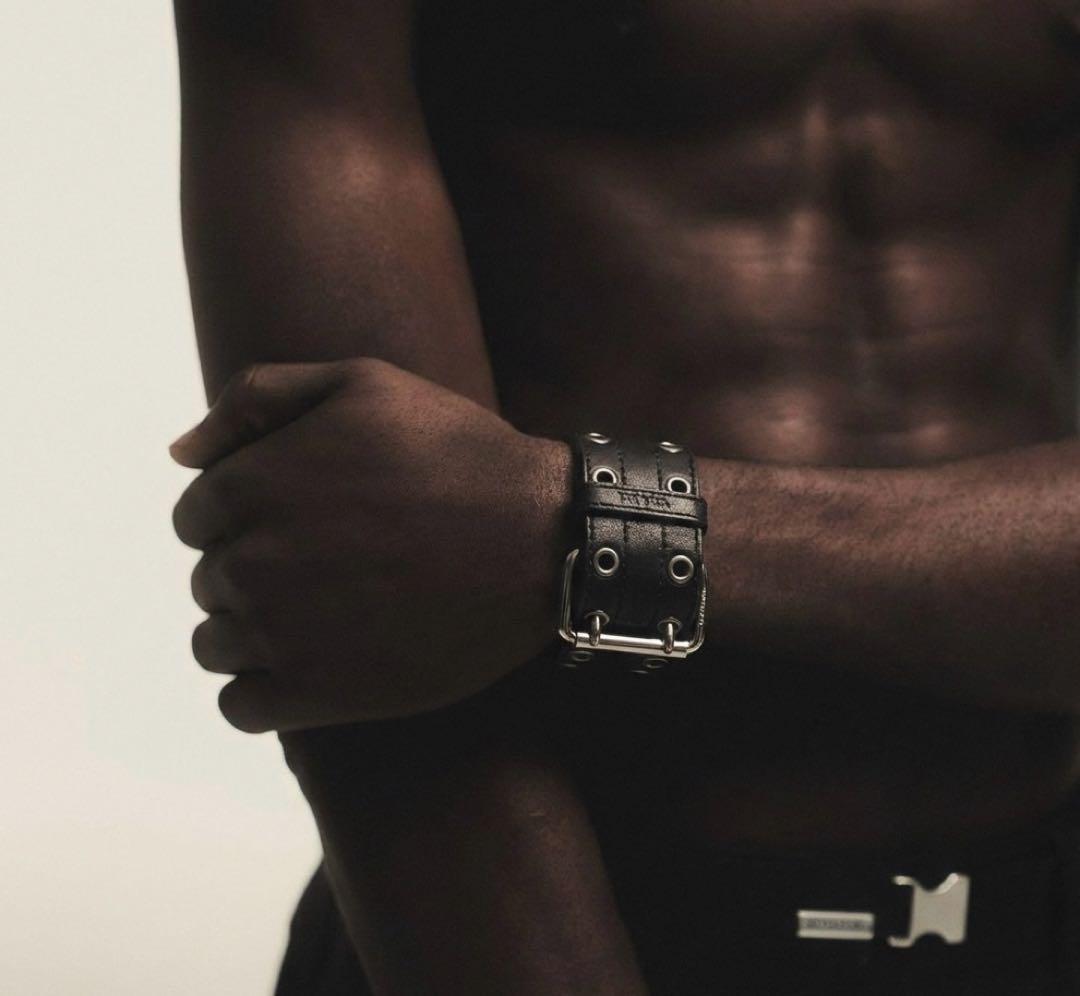 PRADA レザー ダブルアイレット ロゴ ブレスレット