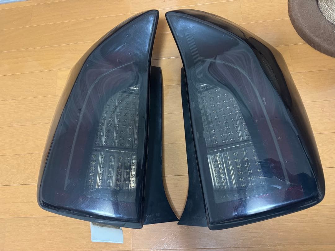 激安ヴァレンティ30プリウス後期スモークLEDテールランプ❗️ 割れ無し点灯OK❗️