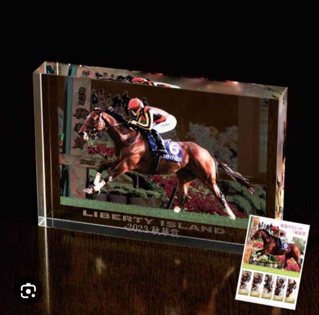 リバティアイランド牝馬三冠達成記念アクリルオブジェ数量限定品