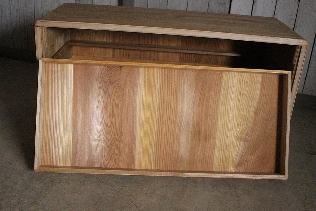 古い木製の引き出し3段　チェスト　タンス