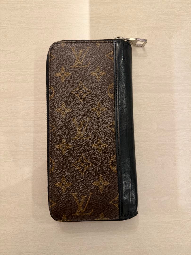 LOUIS VUITTON ヴェルティカル マカサー ジッピーウォレット　財布