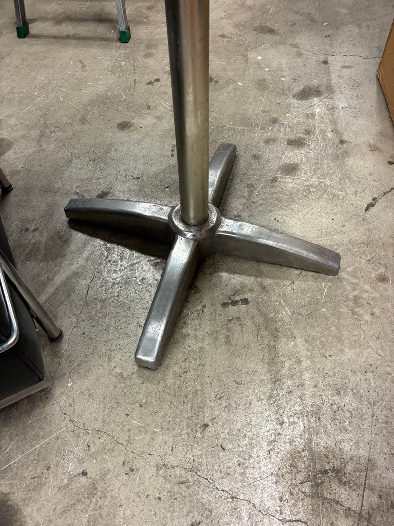 アルミ製円形テーブル ダイヤモンドパターン