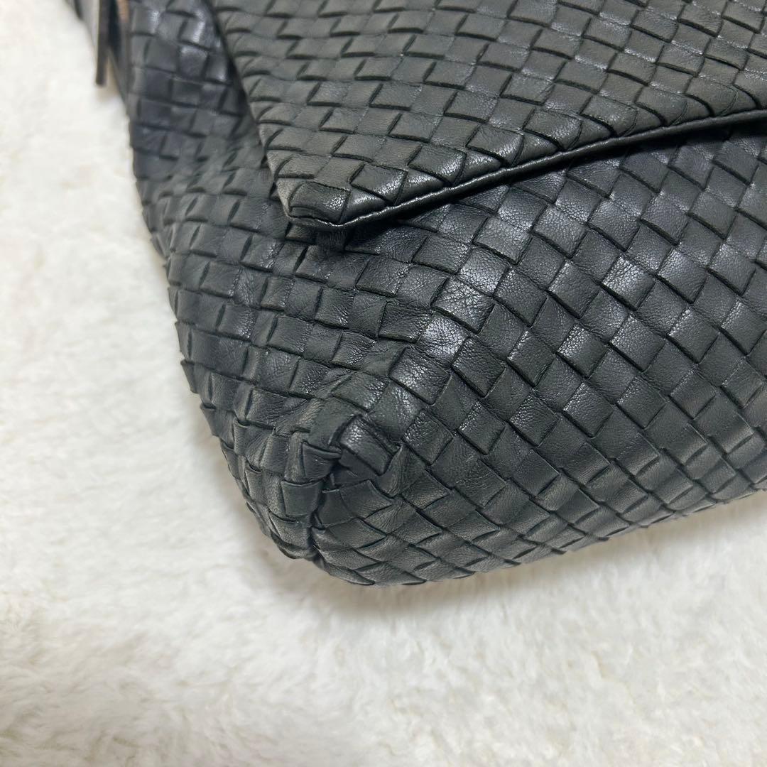 【美品】ボッテガヴェネタ イントレチャート メッセンジャーバッグ ブラック