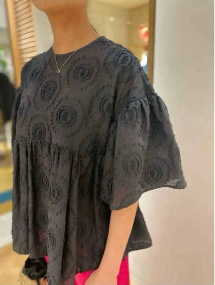 美品　トゥモローランド サンフラワージャカードラッフルスリーブブラウス