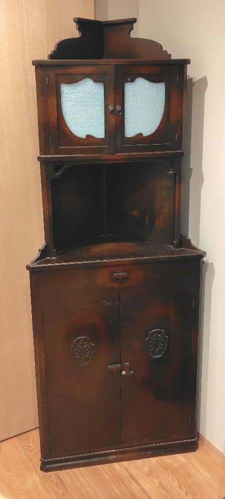 アンティーク　木製コーナーキャビネット ガラス扉付き