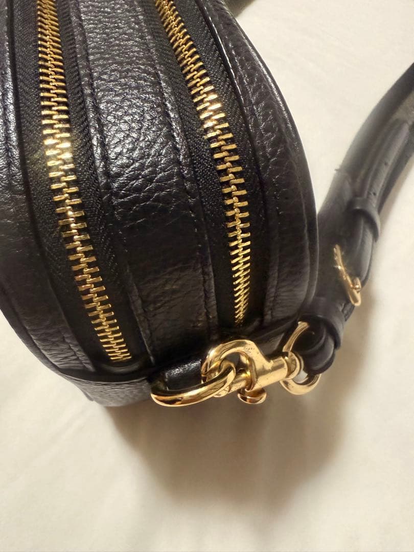 COACH ブラックレザーボディバッグ