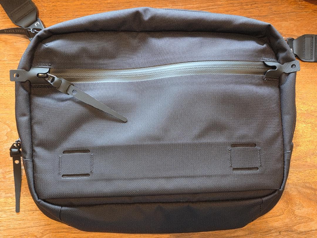 バッグ BLACK EMBER The Grip Sling