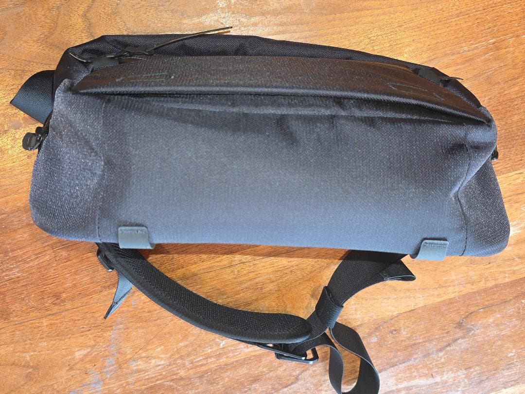 バッグ BLACK EMBER The Grip Sling