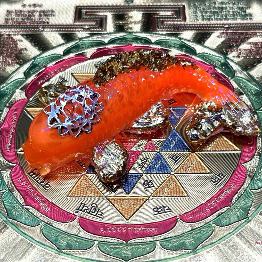 蓄光タイプの鯉(コイ)のオルゴナイト【オレンジ】