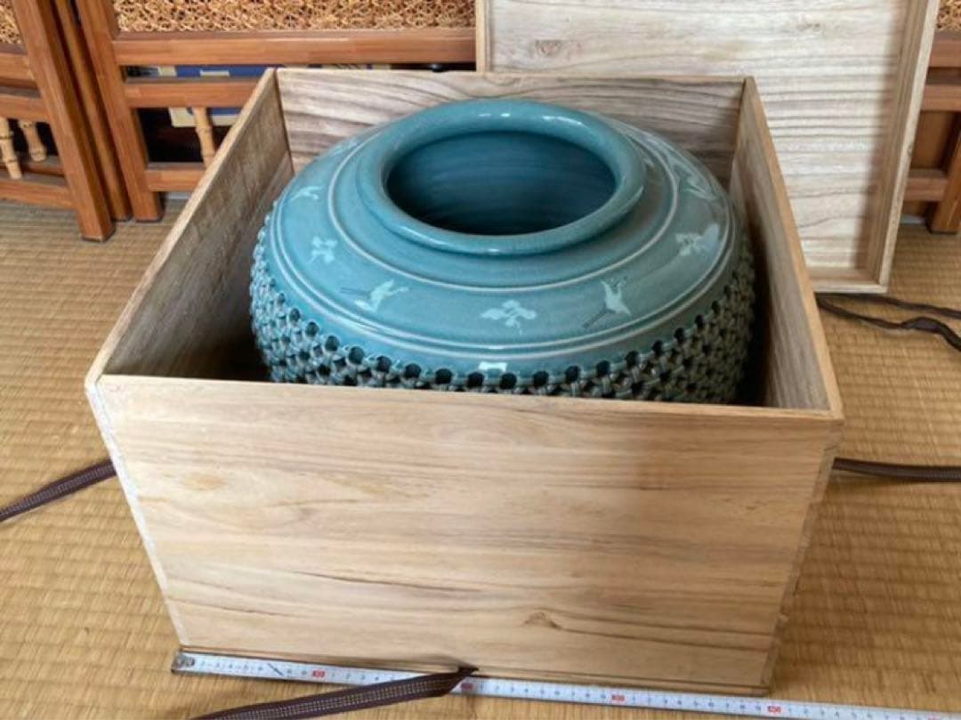 高麗青磁　雲鶴紋透彫