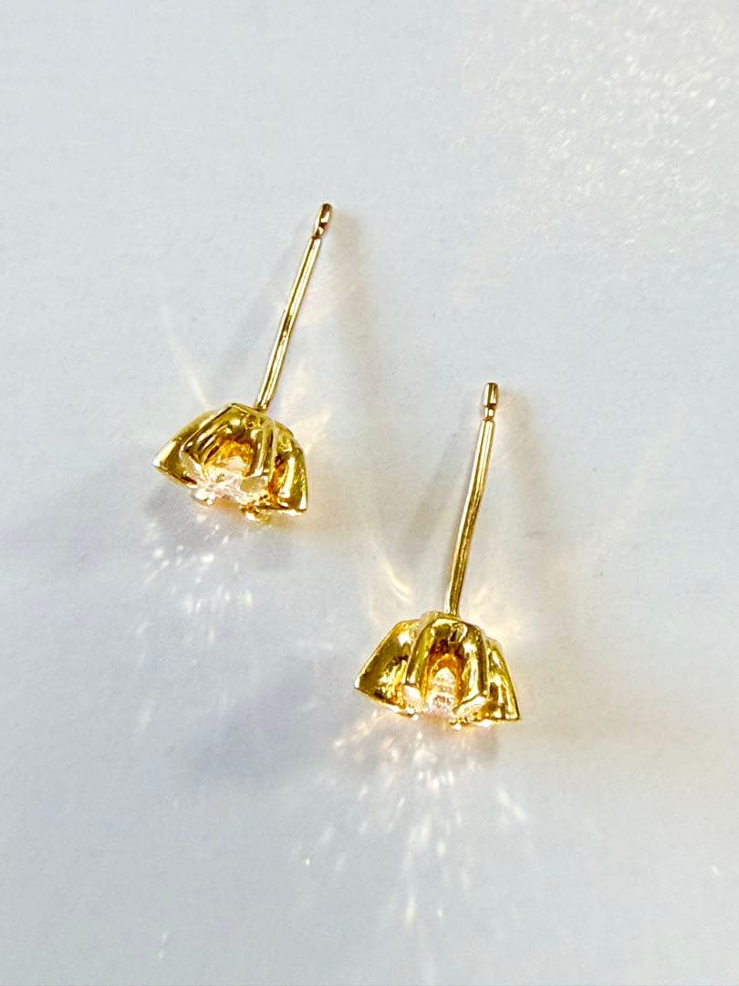 花形K18 ピアス 0.9g ダイヤモンド0.18ct