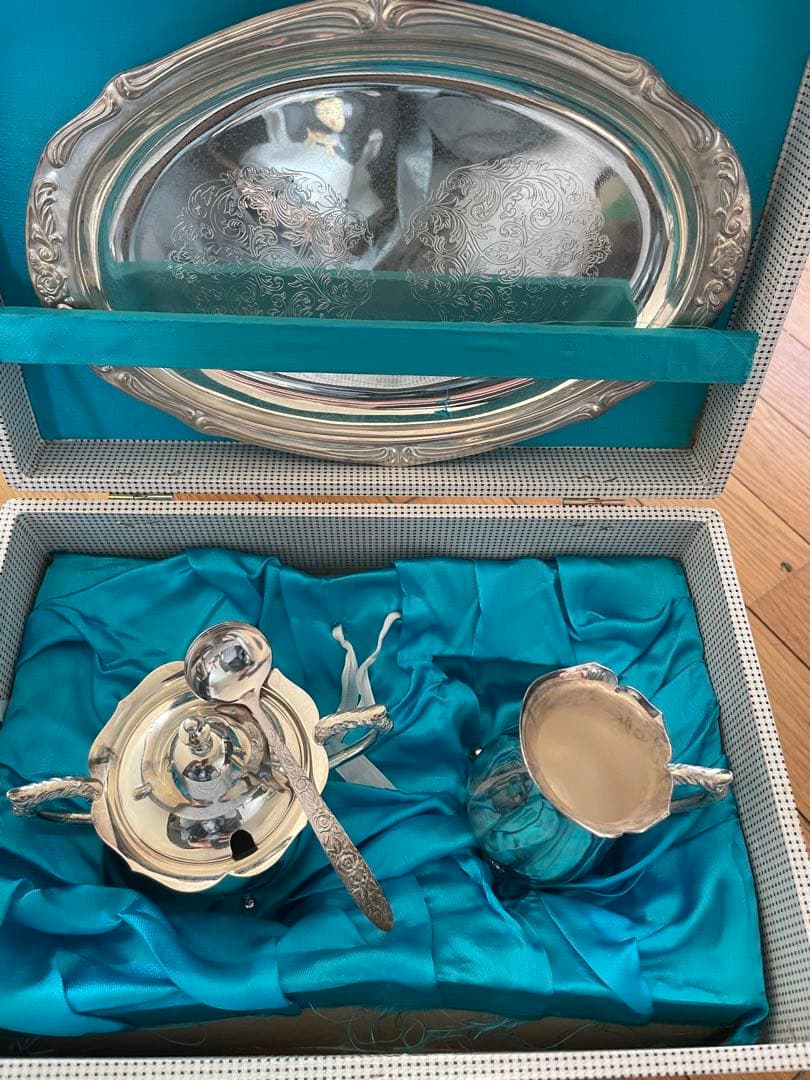 シルバー製ティーセット専用ケース付き