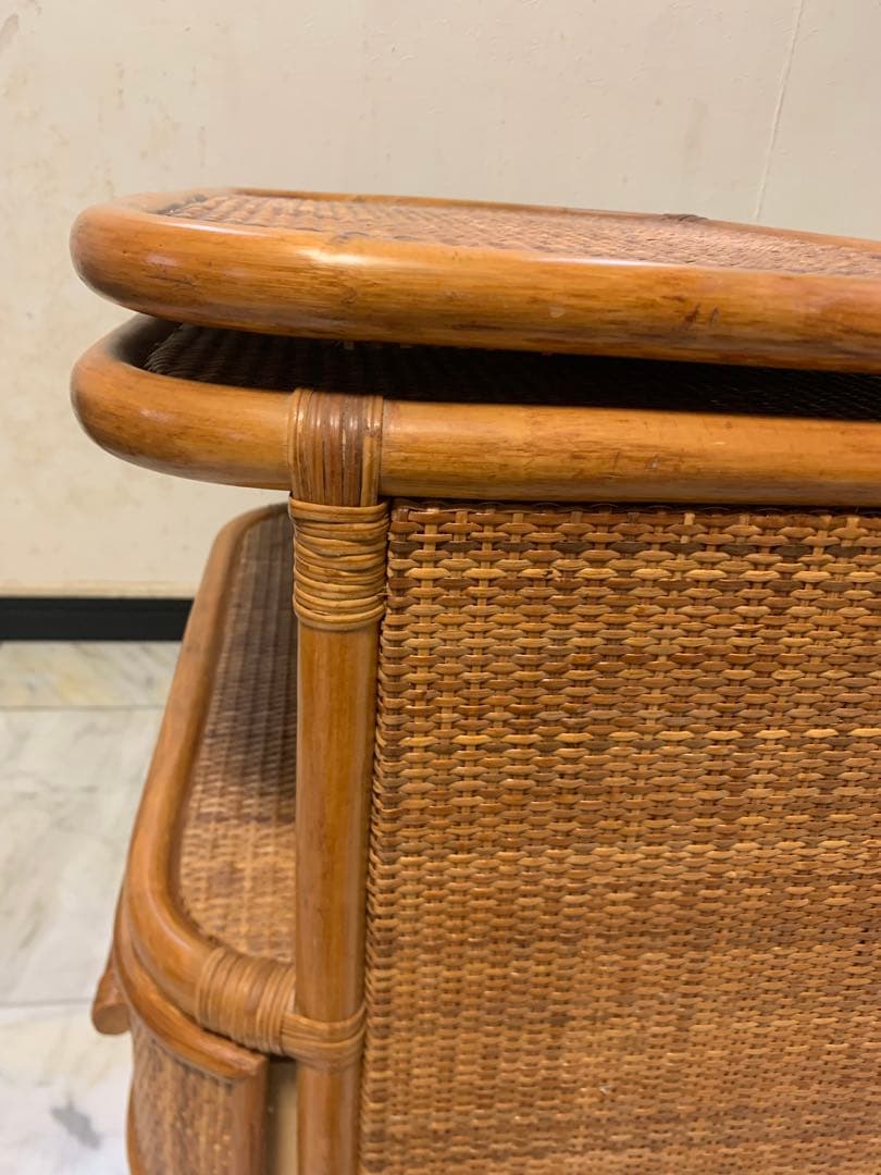 昭和レトロ★キャスター付きラタンのテレビ台　天板回転式で便利　籐　テレビ台