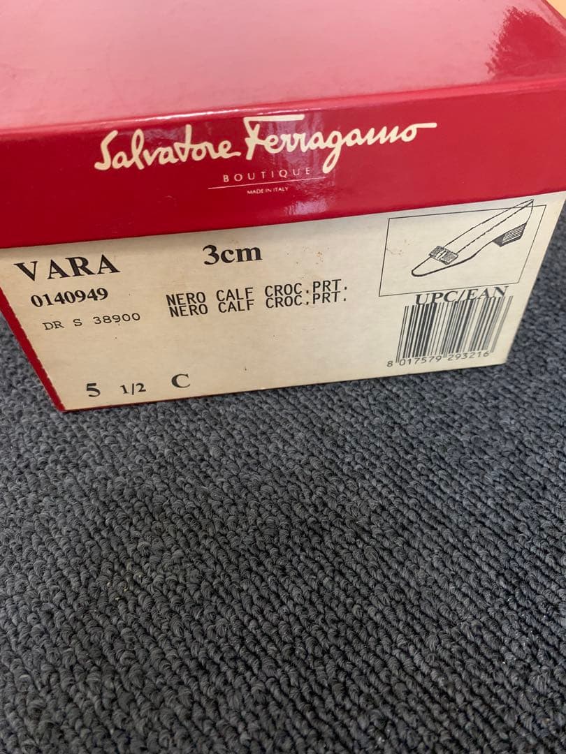 【超美品】Salvatore Ferragamo VARAパンプス ブラック