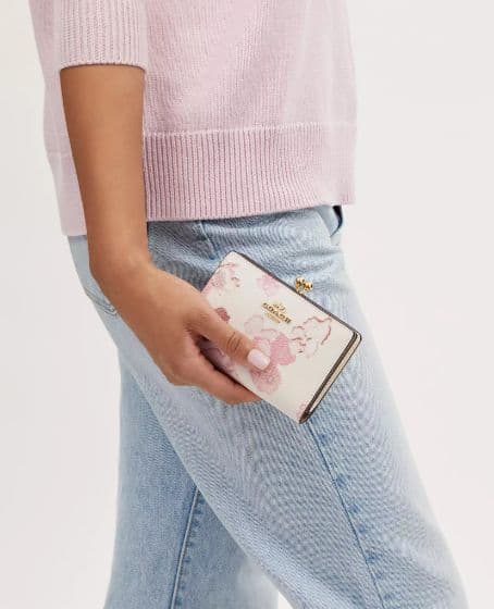COACH キスロック ミディアム ウォレット　フローラル プリント