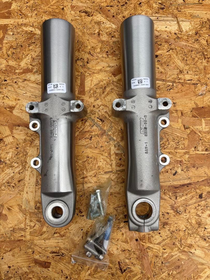 ハーレーダビッドソン　ストリートグライド　純正アウターチューブ