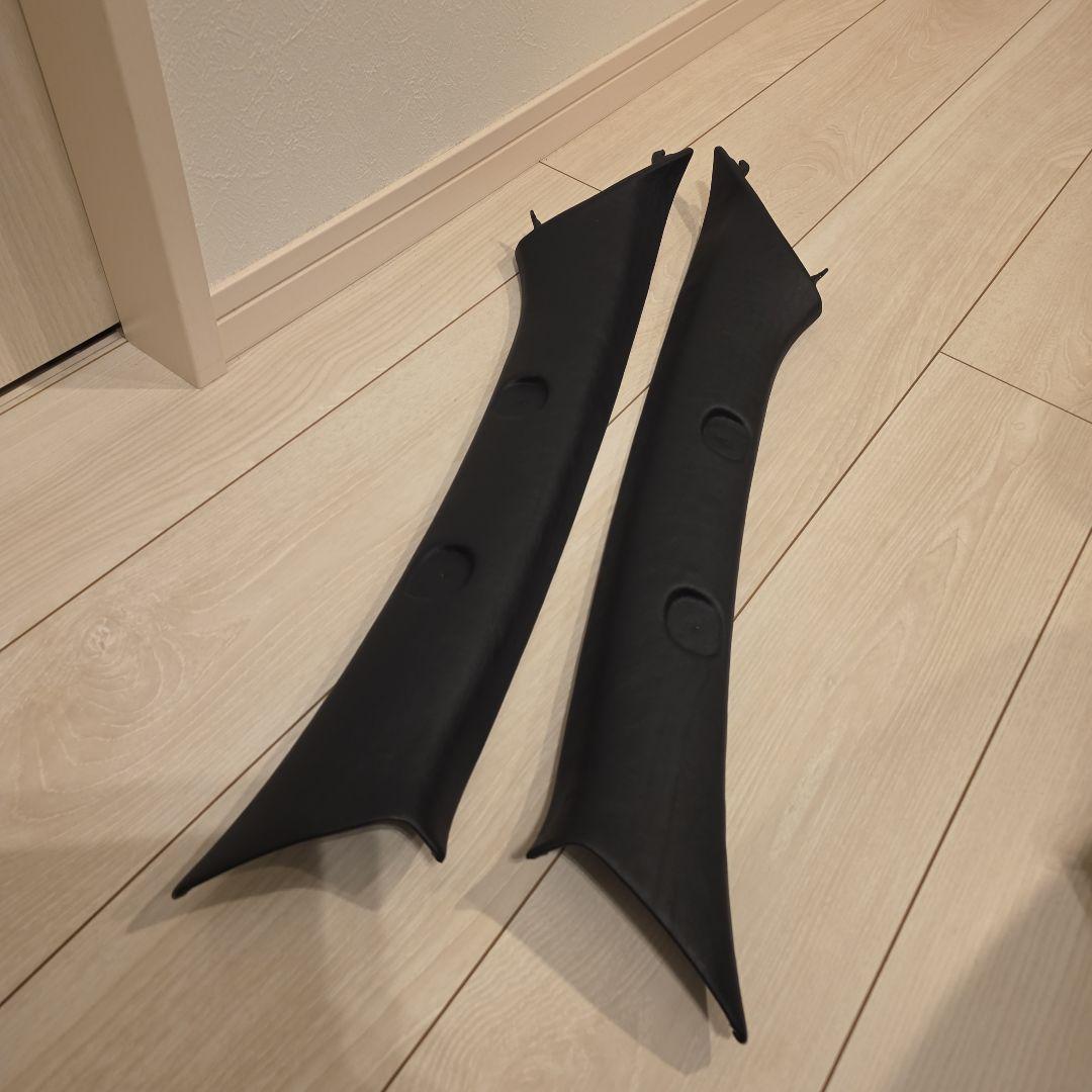 パピコ様　　　200系　ハイエース Aピラー　ブラックレザー調