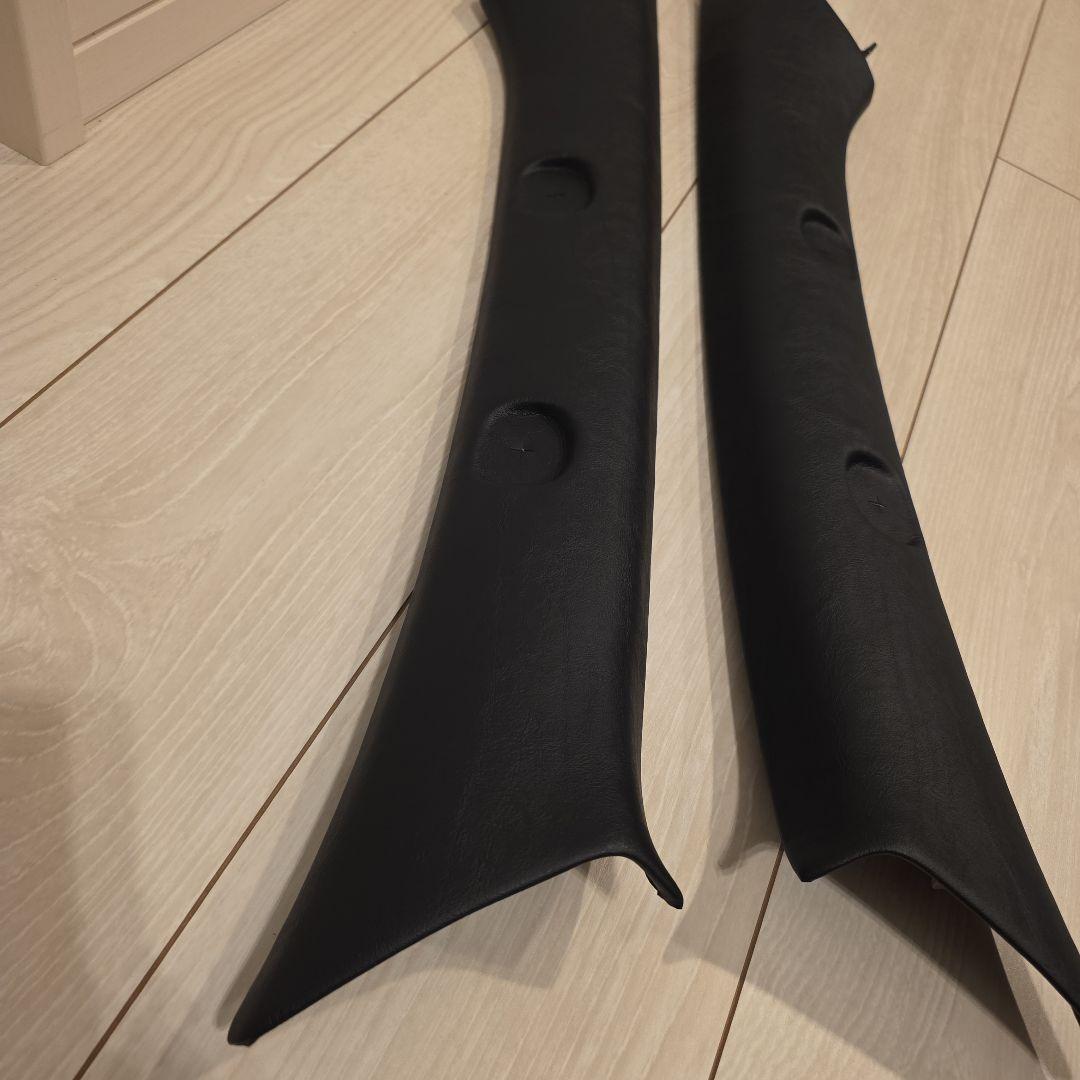 パピコ様　　　200系　ハイエース Aピラー　ブラックレザー調