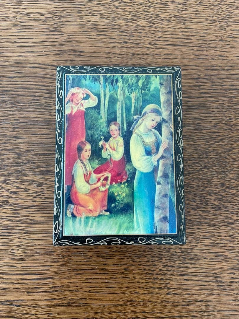 少女たちの絵の装飾ボックス