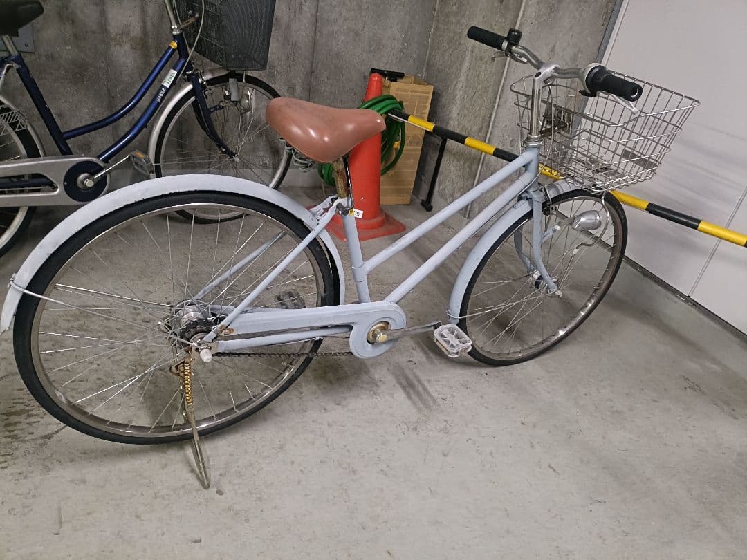 渋谷区）ブリヂストン自転車26インチ5段変速シティサイクル水色ステンレス前カゴ付