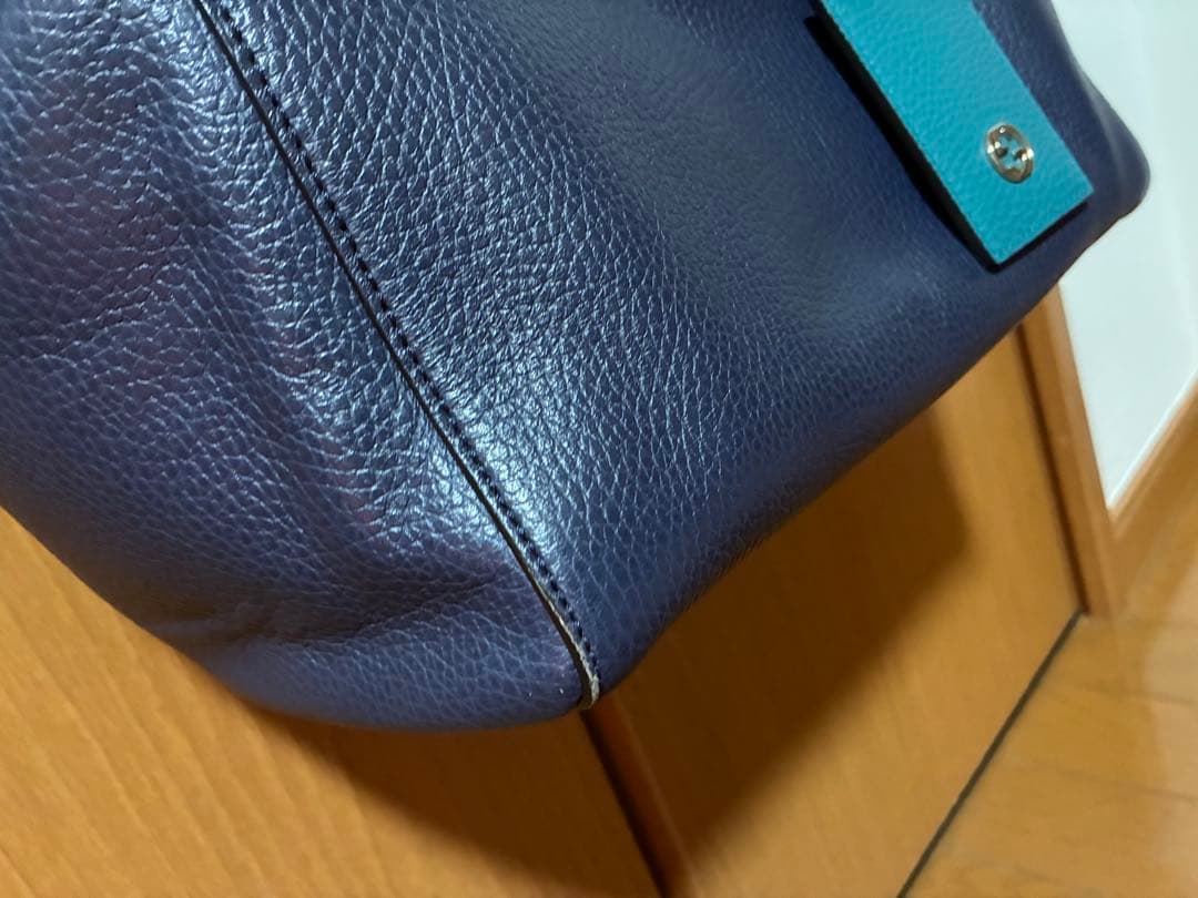 Gucci グッチ　スウィングラージトート　ネイビー