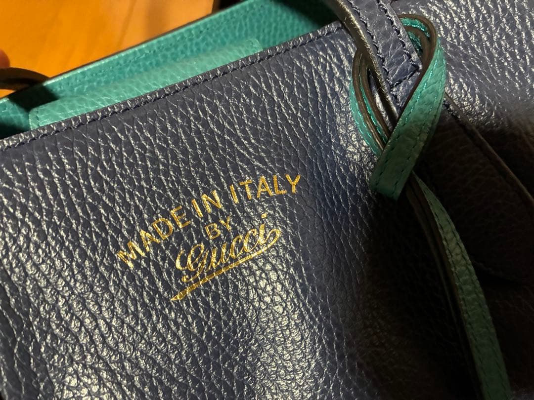 Gucci グッチ　スウィングラージトート　ネイビー