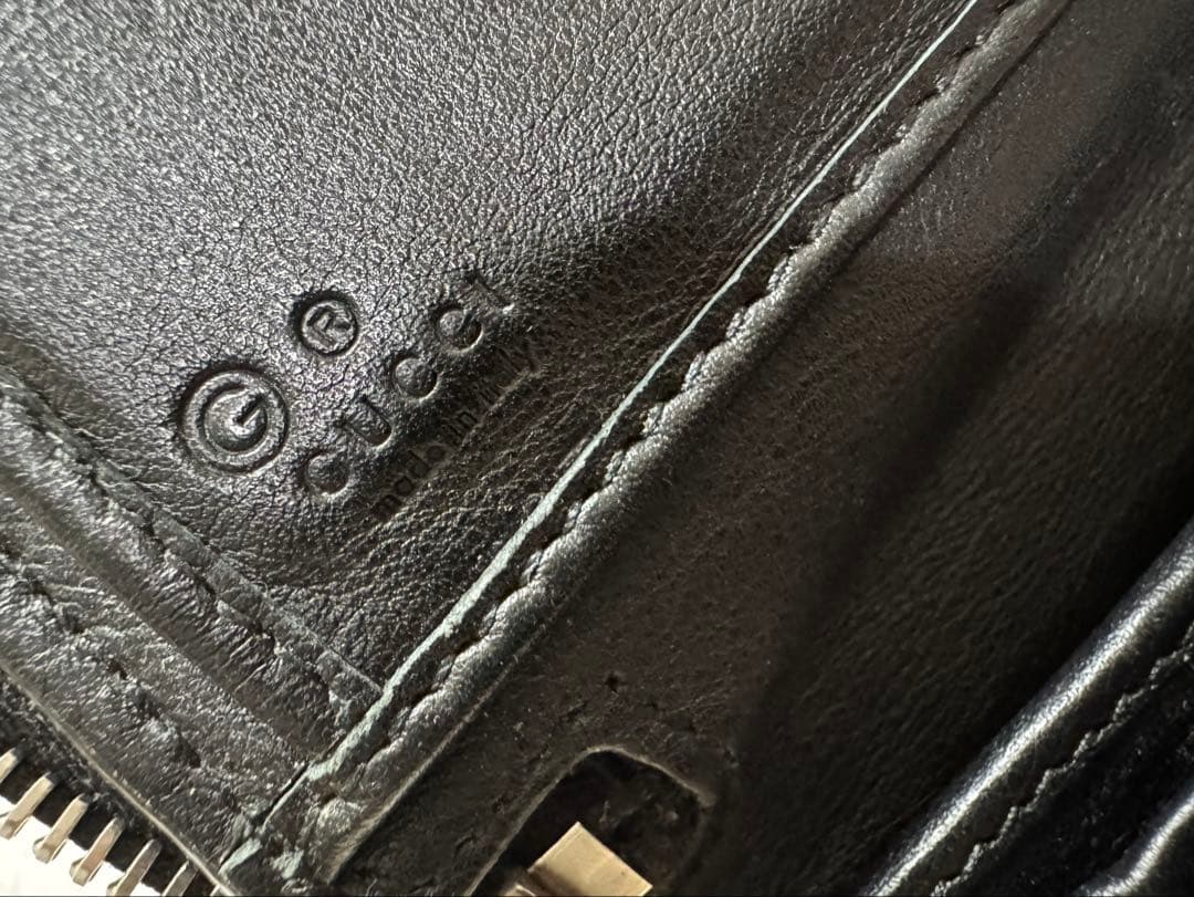 GUCCI ボディバックと長財布のセット