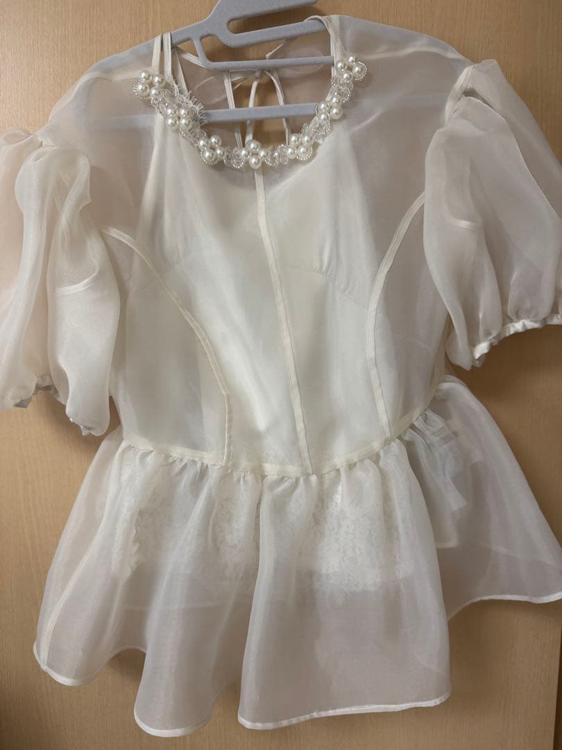 LILY BROWN ビジューオーガンペプラムトップス