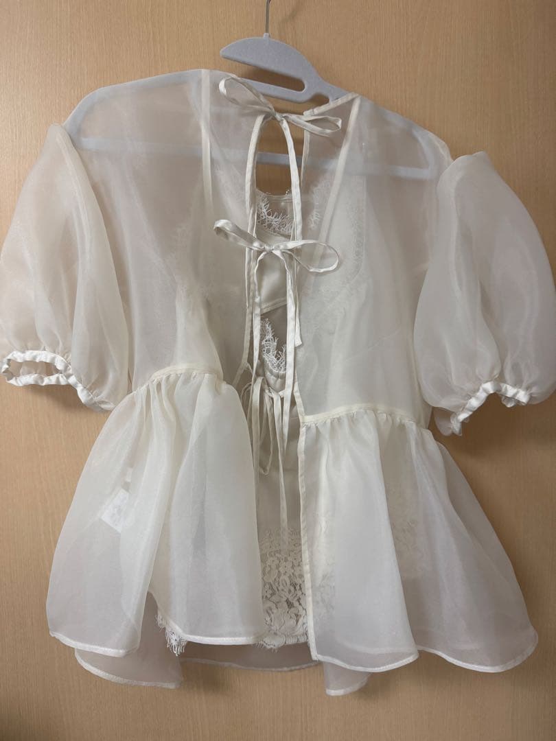 LILY BROWN ビジューオーガンペプラムトップス