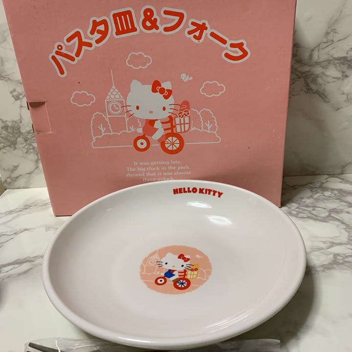 Sanrio 自転車キティ　パスタ皿2枚＆フォーク2本　セット売り