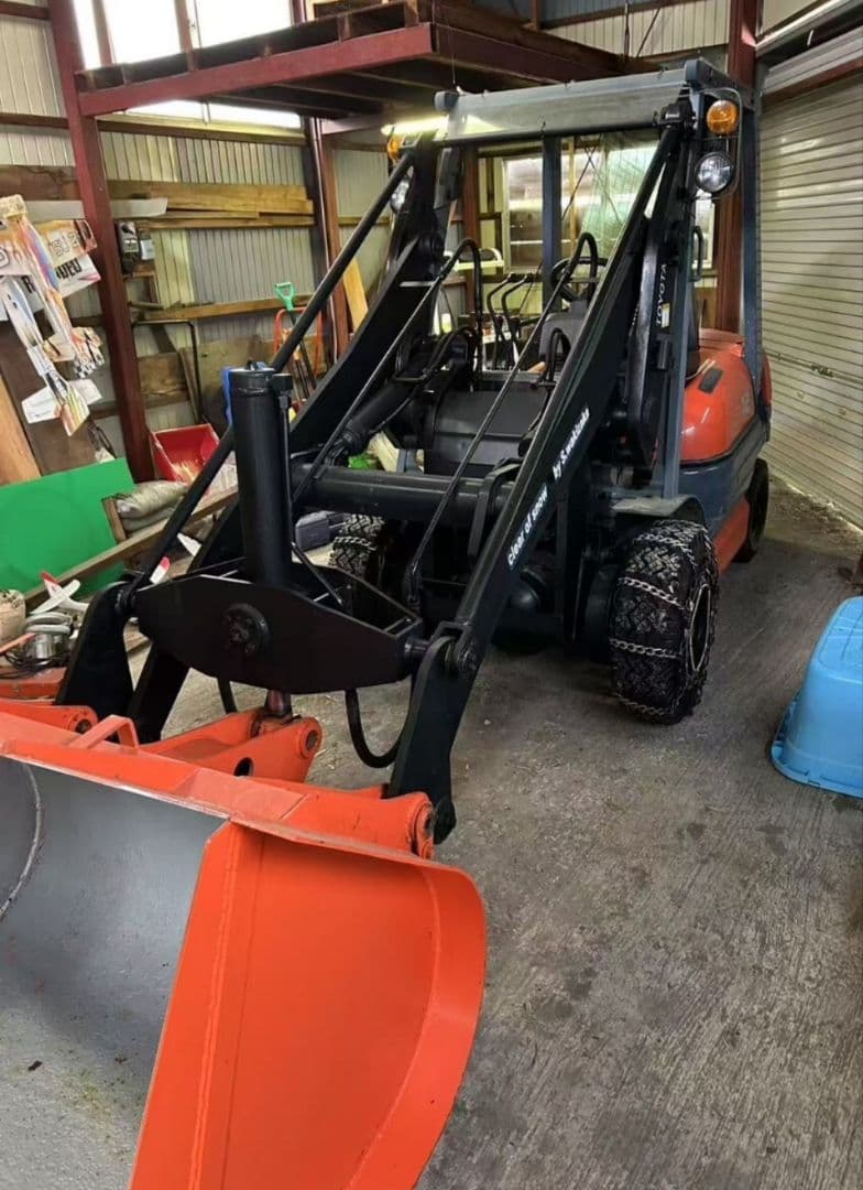 トヨタショベルローダー　4SG12 ガソリンエンジン　除雪　チェーン付き