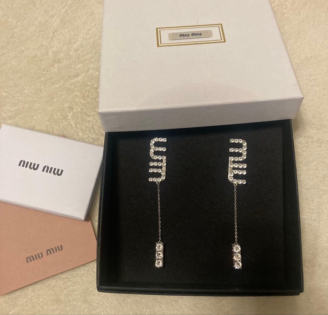 美品！miu miuクリスタルチャーム付きピアスロングピアス新作コレクション
