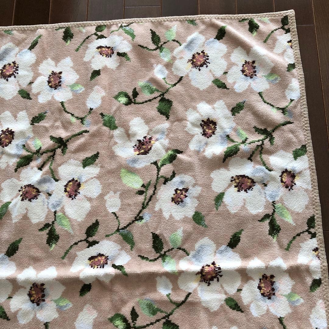 未使用　FEILER プティクロス　ひざ掛け　フェイラー　ベージュ　花柄おくるみ