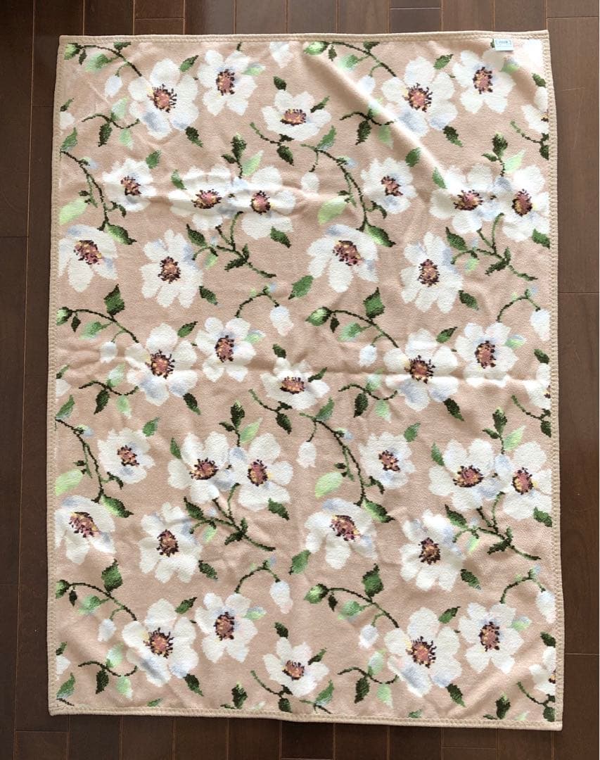 未使用　FEILER プティクロス　ひざ掛け　フェイラー　ベージュ　花柄おくるみ