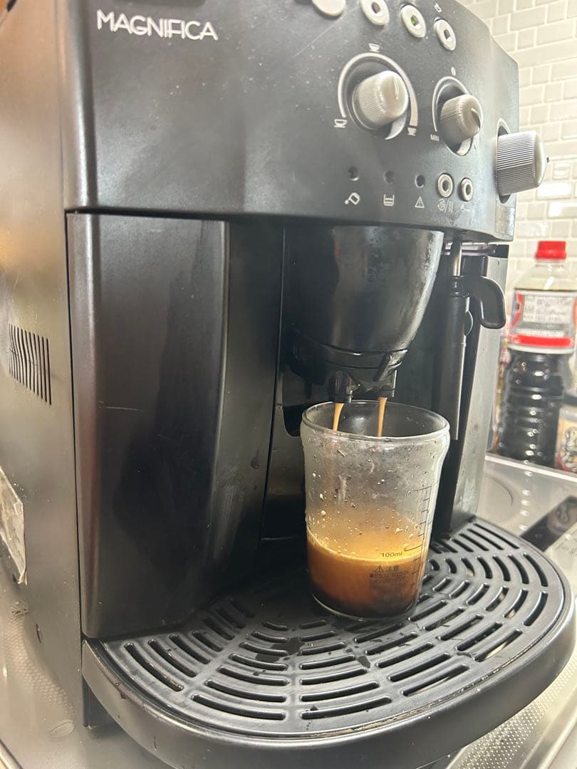 デロンギ　全自動コーヒーマシン　マグニフィカ　ESAM1000SJ