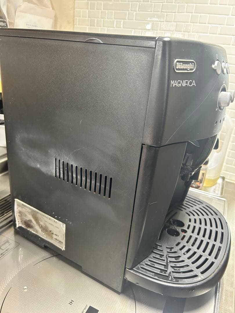 デロンギ　全自動コーヒーマシン　マグニフィカ　ESAM1000SJ