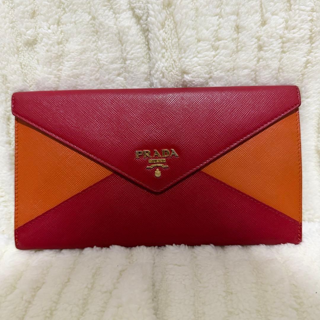 ✨️極美品✨️プラダ 長財布 エンベロープ メタルロゴ サフィアーノレザー レター型