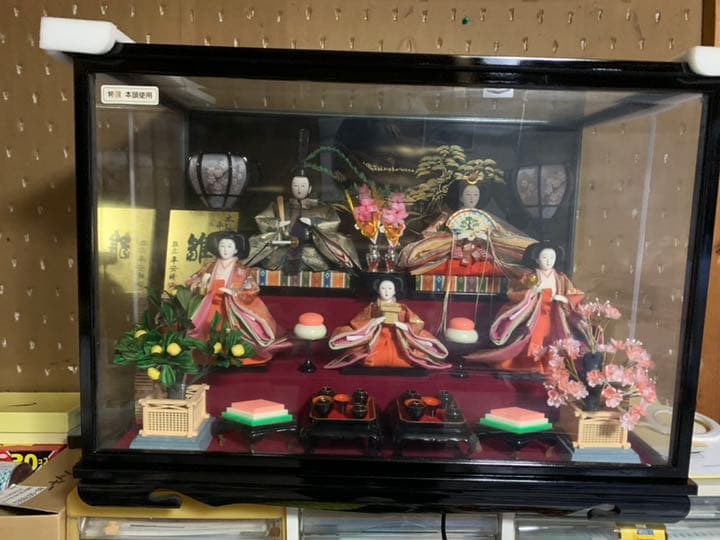 ひな人形   オルゴール付き、箱入りです