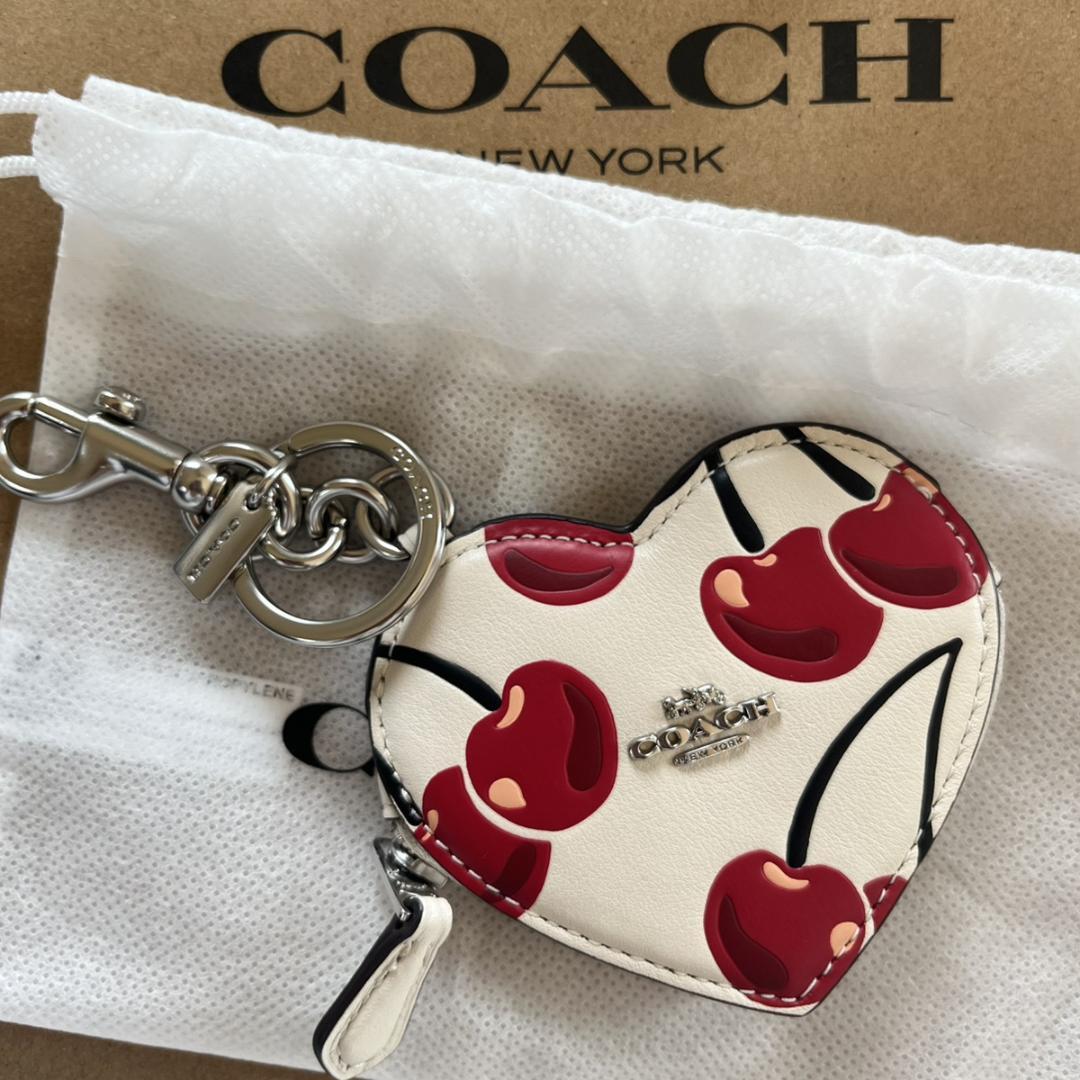 値下げ！COACH　かわいいクリスマス　チェリー　ハート　キーホルダー　新品