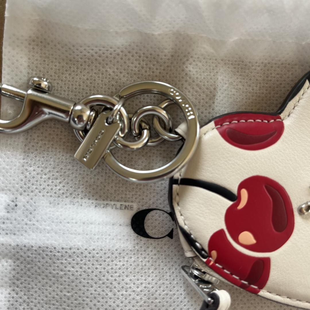 値下げ！COACH　かわいいクリスマス　チェリー　ハート　キーホルダー　新品