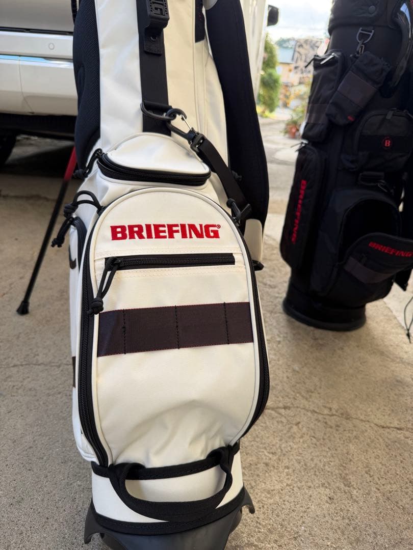 超美品　ブリーフィング　キャディバッグ　白　スタンド　ネームプレート付き