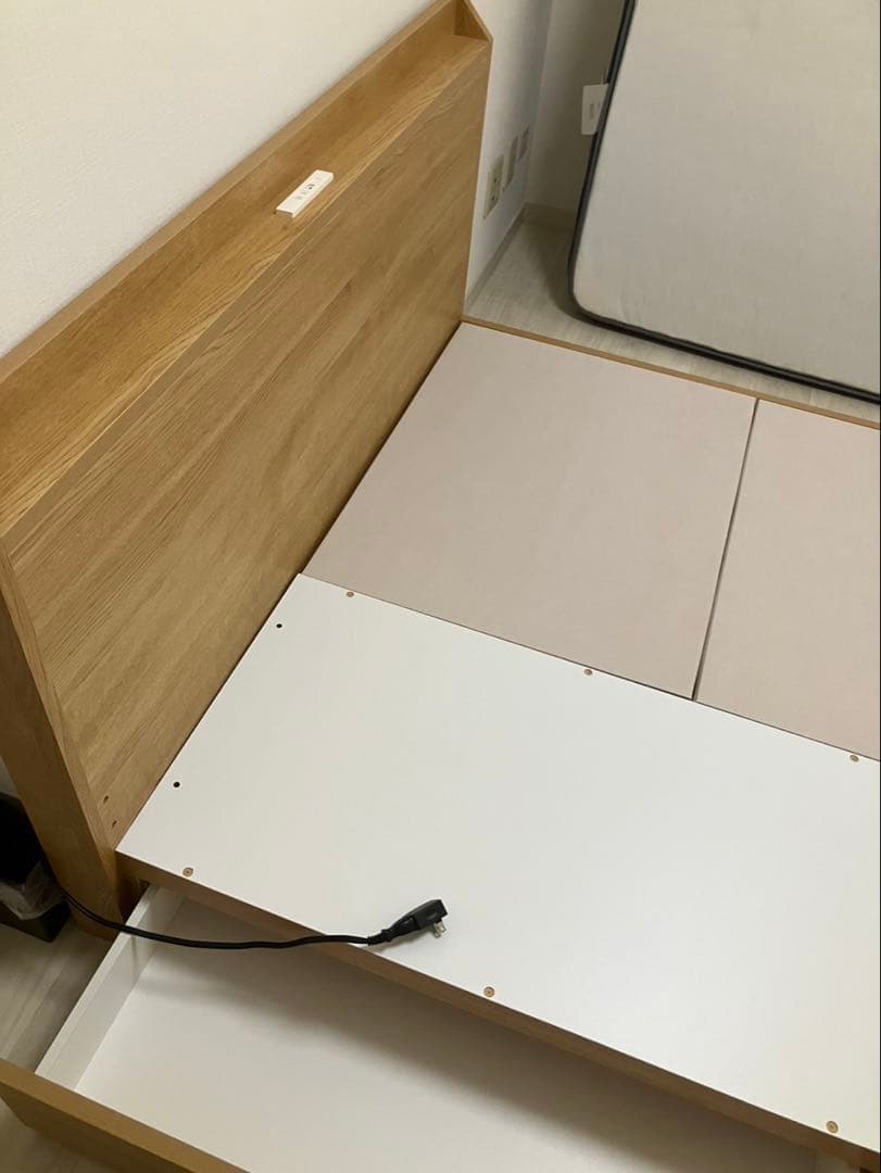 【東京都北区で引取可能な方】ダブルベッドフレーム　ニトリ 収納コンセント付き