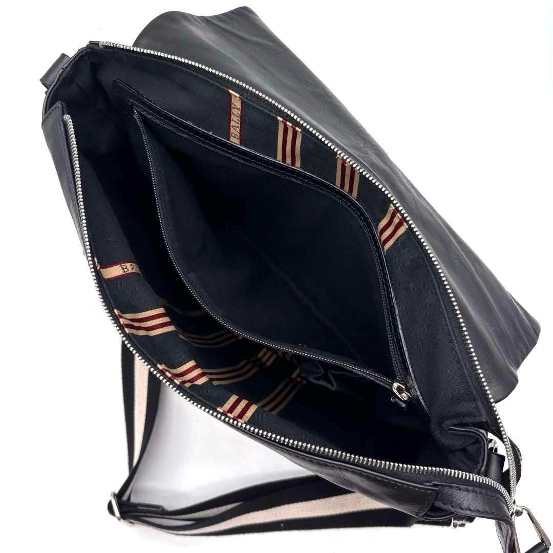 ✨良品✨バリー　メッセンジャーバッグ　トレスポ　A4可　レザー　南京錠