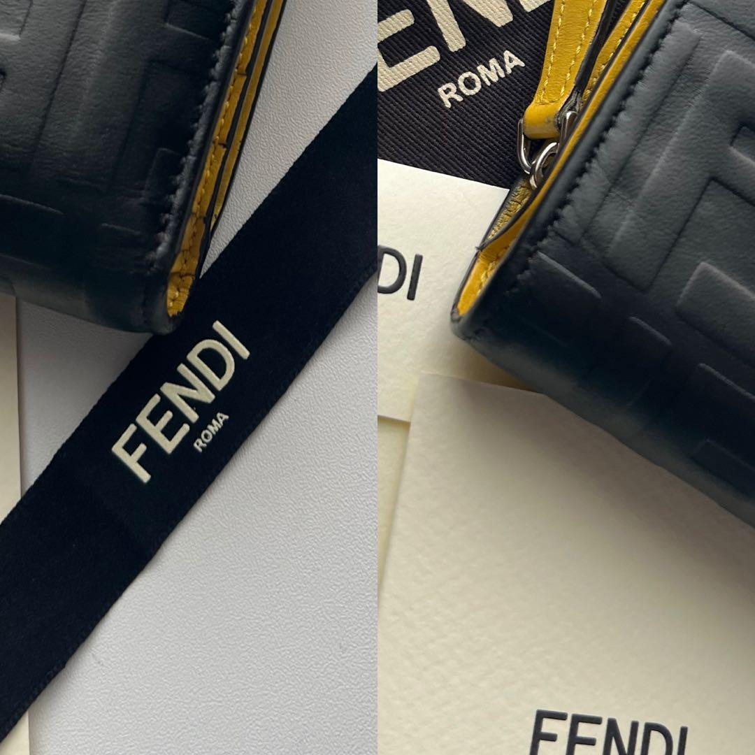 122 極上美品 FENDI フェンディ ズッカ 2つ折り財布