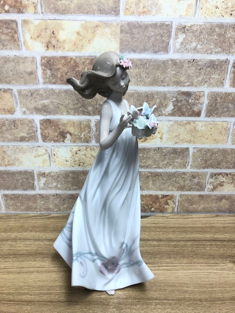 【美品】リヤドロ　フィギュリン　私の宝物 6777