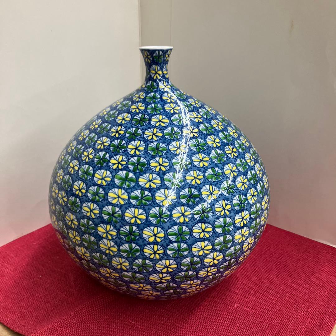 有田焼染め錦紋様小花散らし花瓶錦彩作