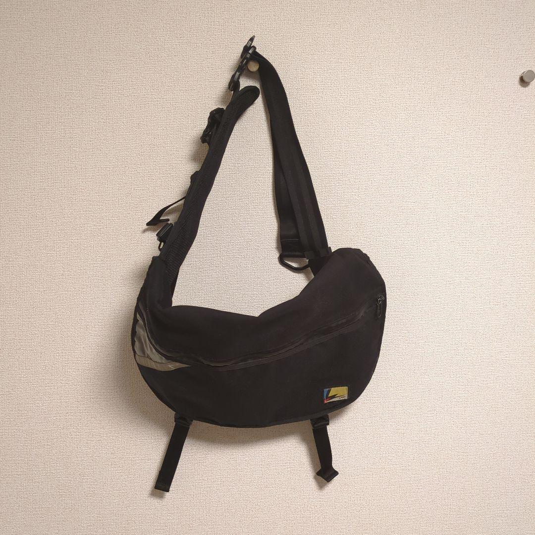 LARS メッセンジャーバッグ ブラック